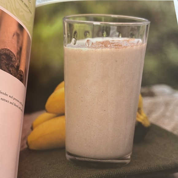 100 Best Smoothies & Juices Healthy Living Recipes EUC - Picture 2 of 5